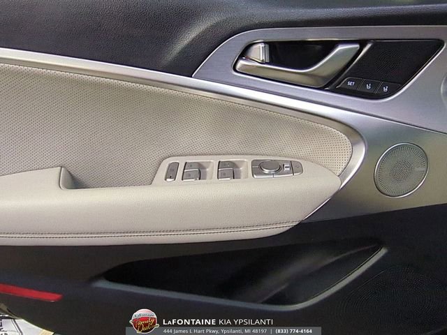 Used 2020 Genesis G70 3.3T image 15