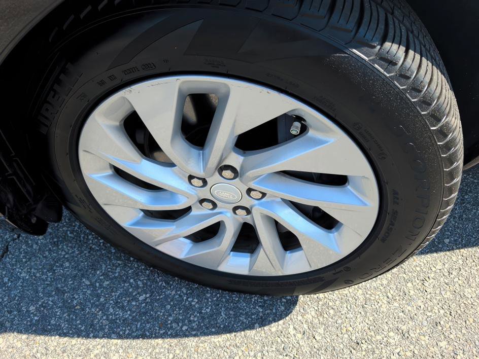 Used 2022 Land Rover Discovery S R-Dynamic AWD/4WD image 7