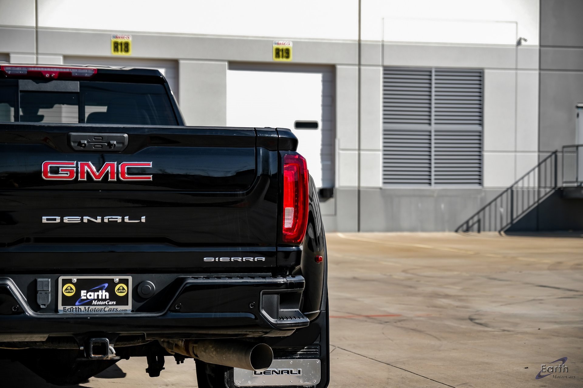 Used 2022 GMC Sierra 3500 Denali w/ Technology Package image 12