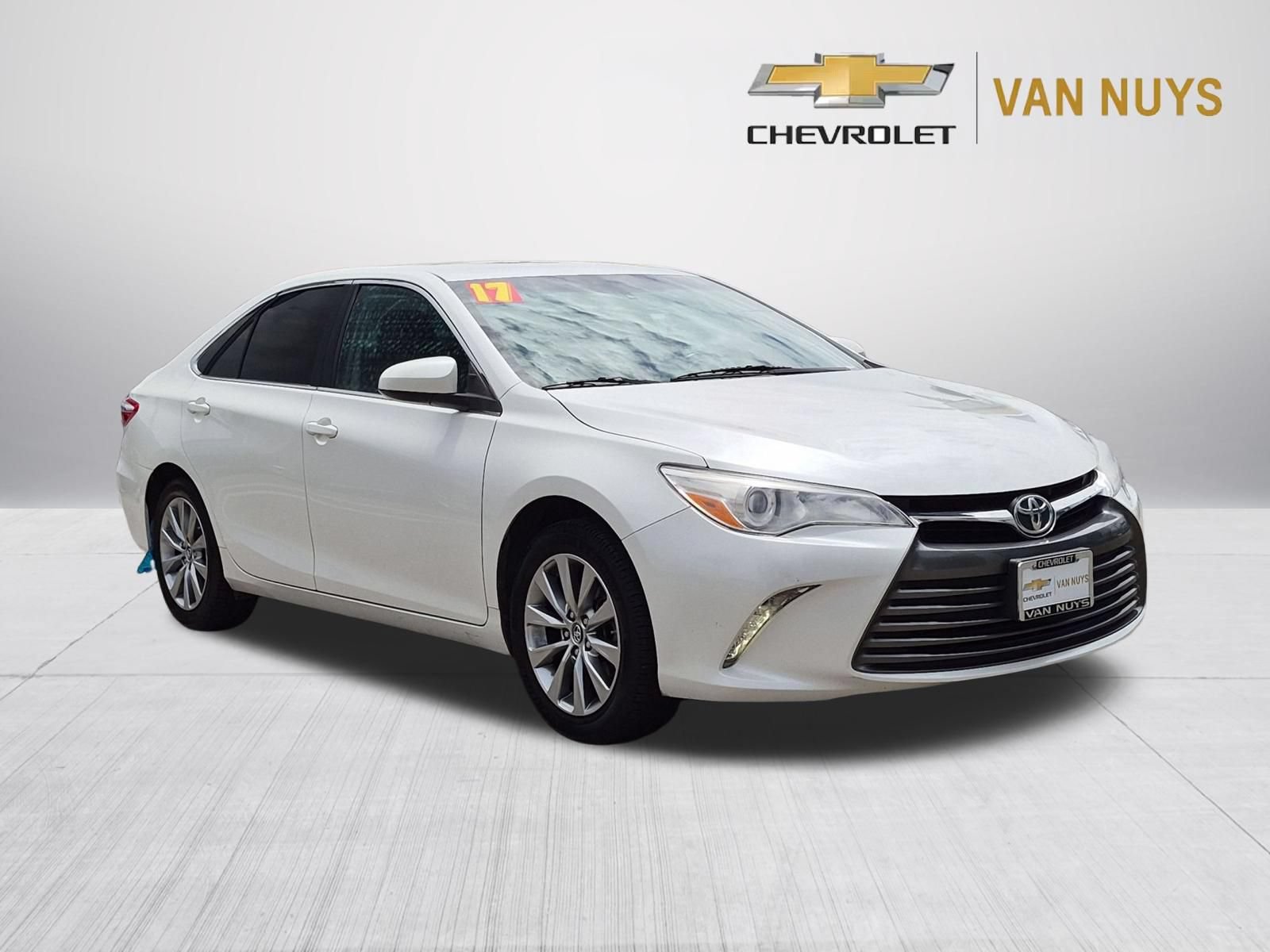 Used 2017 Toyota Camry XLE w/ Convenience Package FWD image 3