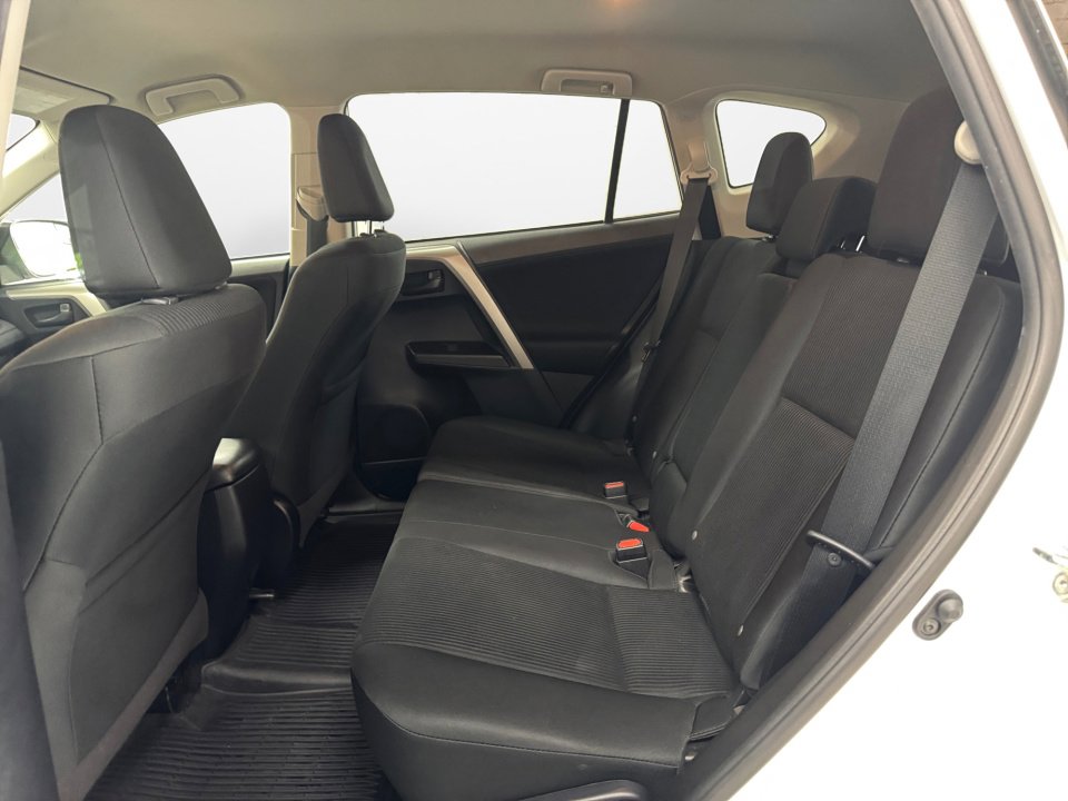 Used 2018 Toyota RAV4 LE image 16