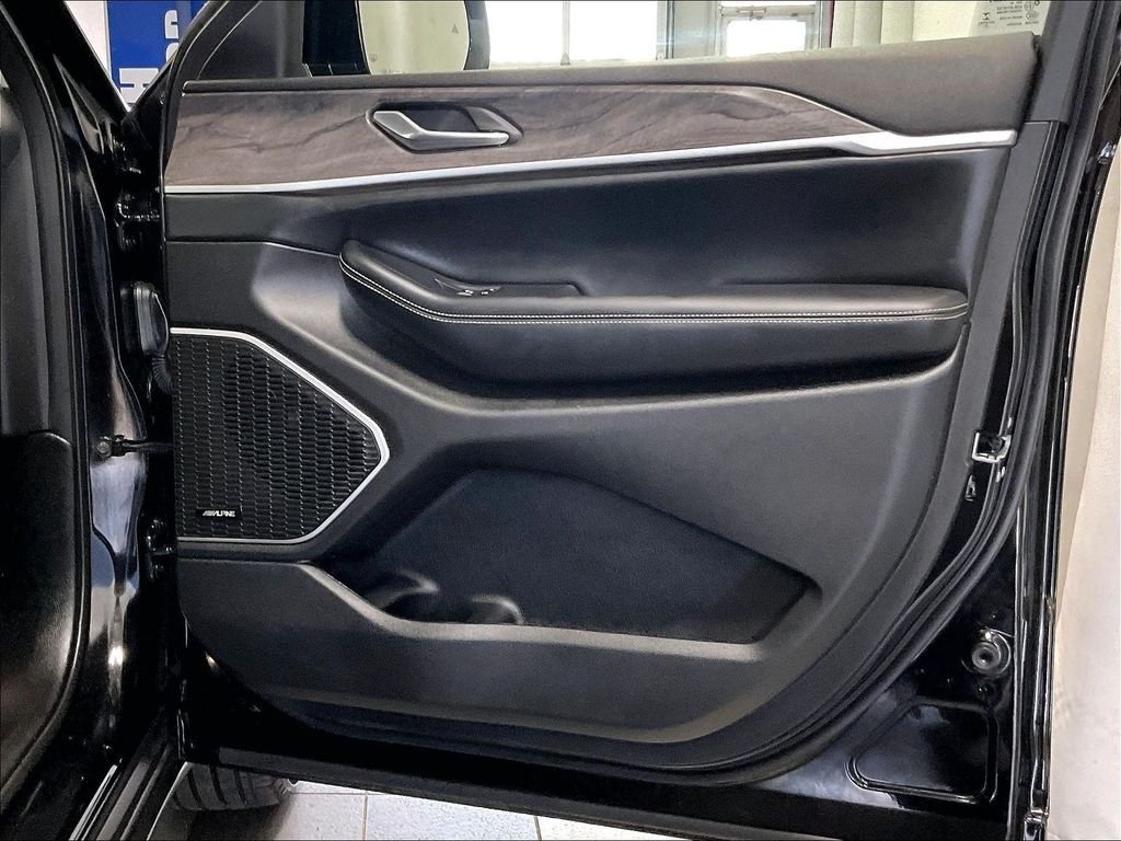 Used 2022 Jeep Grand Cherokee L Limited AWD/4WD image 12