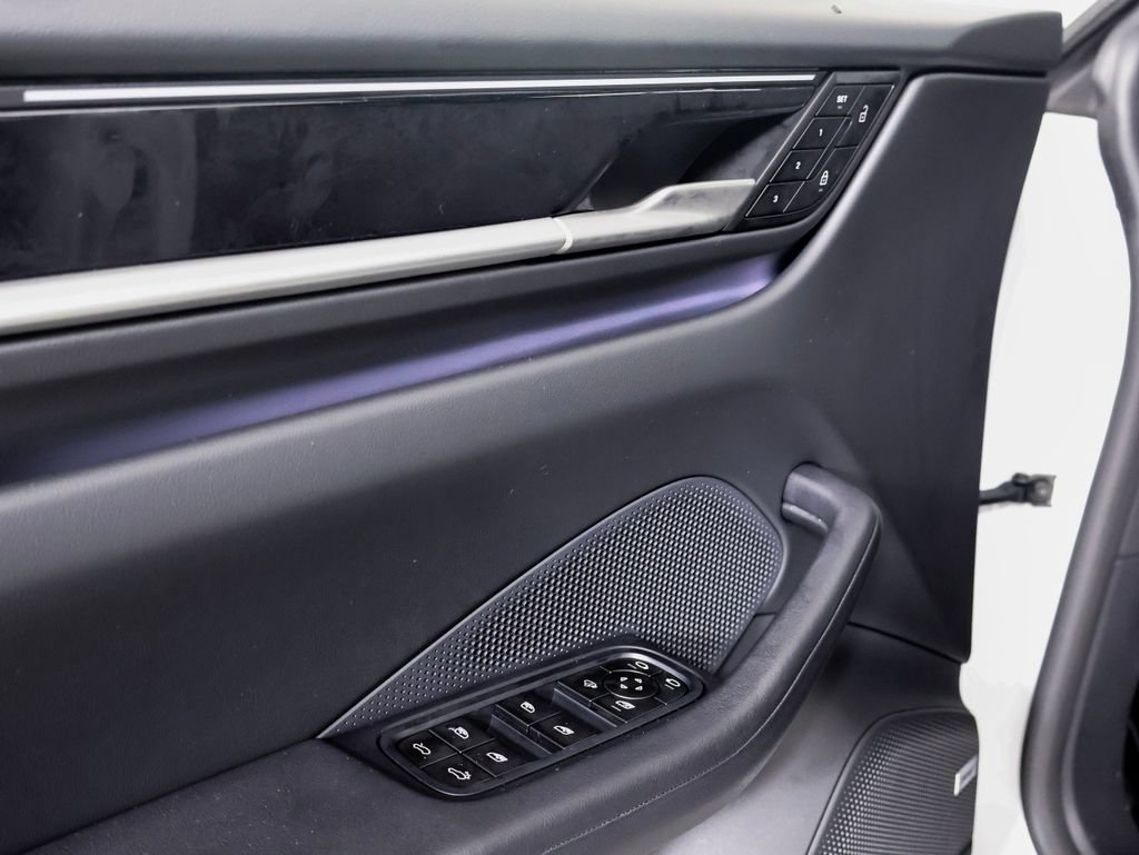 New 2026 Porsche Macan 4 Electric AWD/4WD image 25