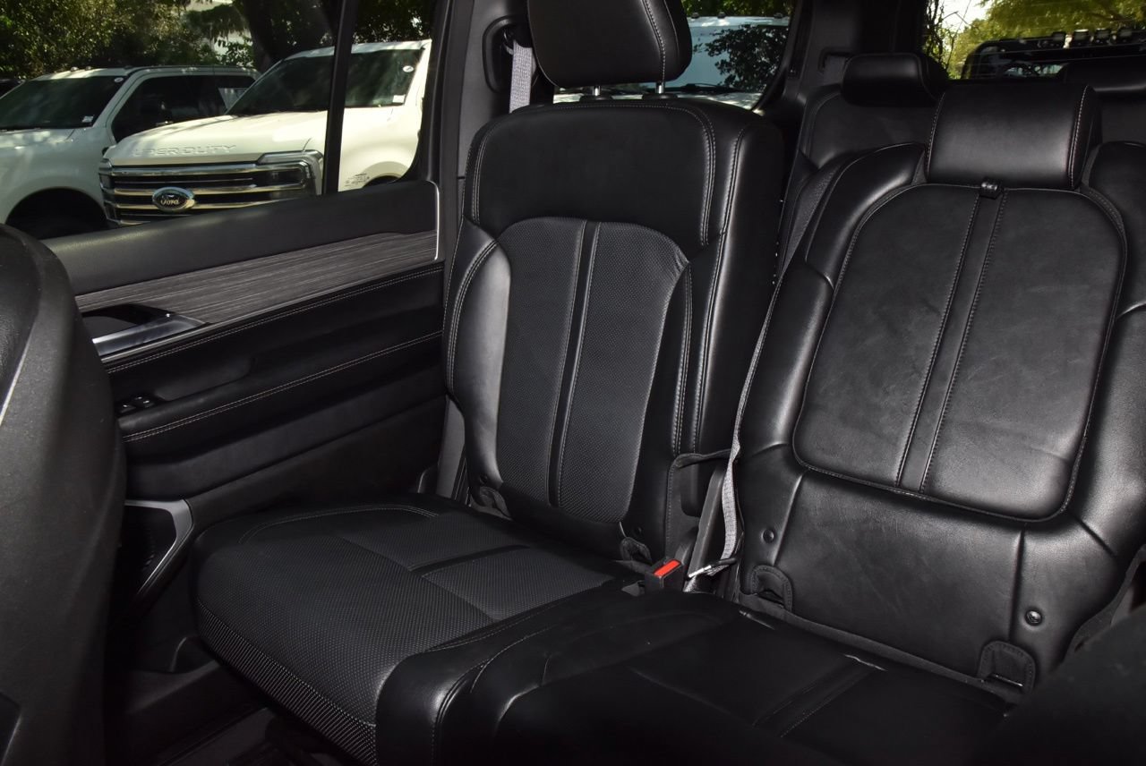 Used 2024 Jeep Wagoneer Series II w/ Flexible Seating Group RWD image 20