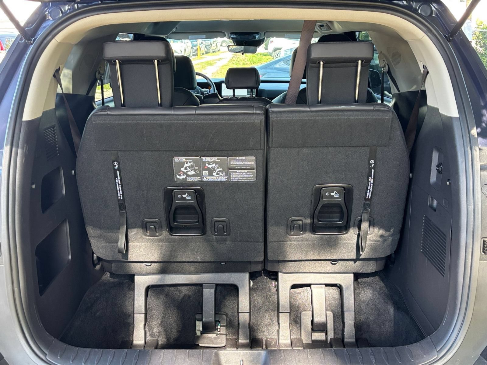 Used 2026 Kia Carnival FWD image 33