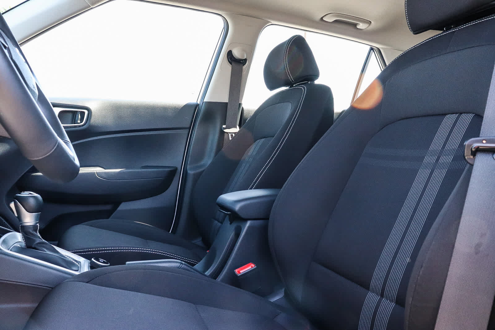 Used 2026 Hyundai Venue SEL FWD image 28
