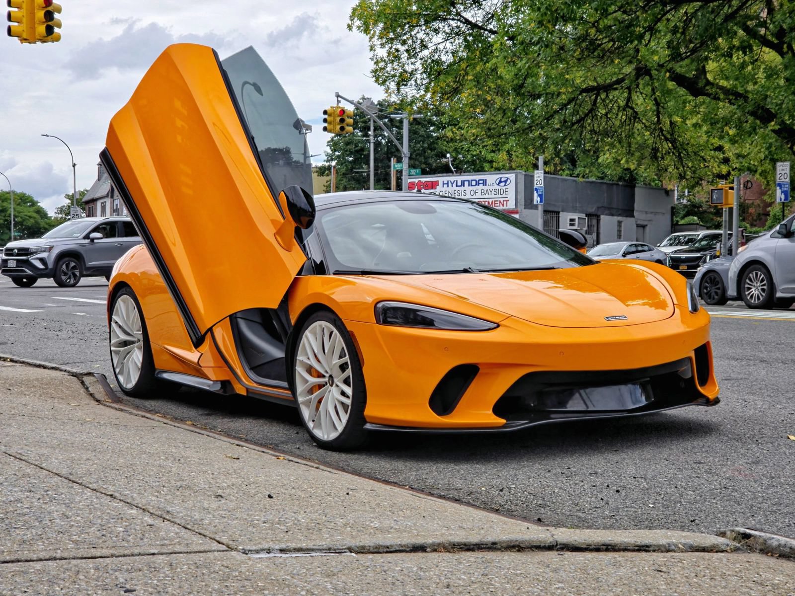 Used 2023 McLaren GT RWD image 7