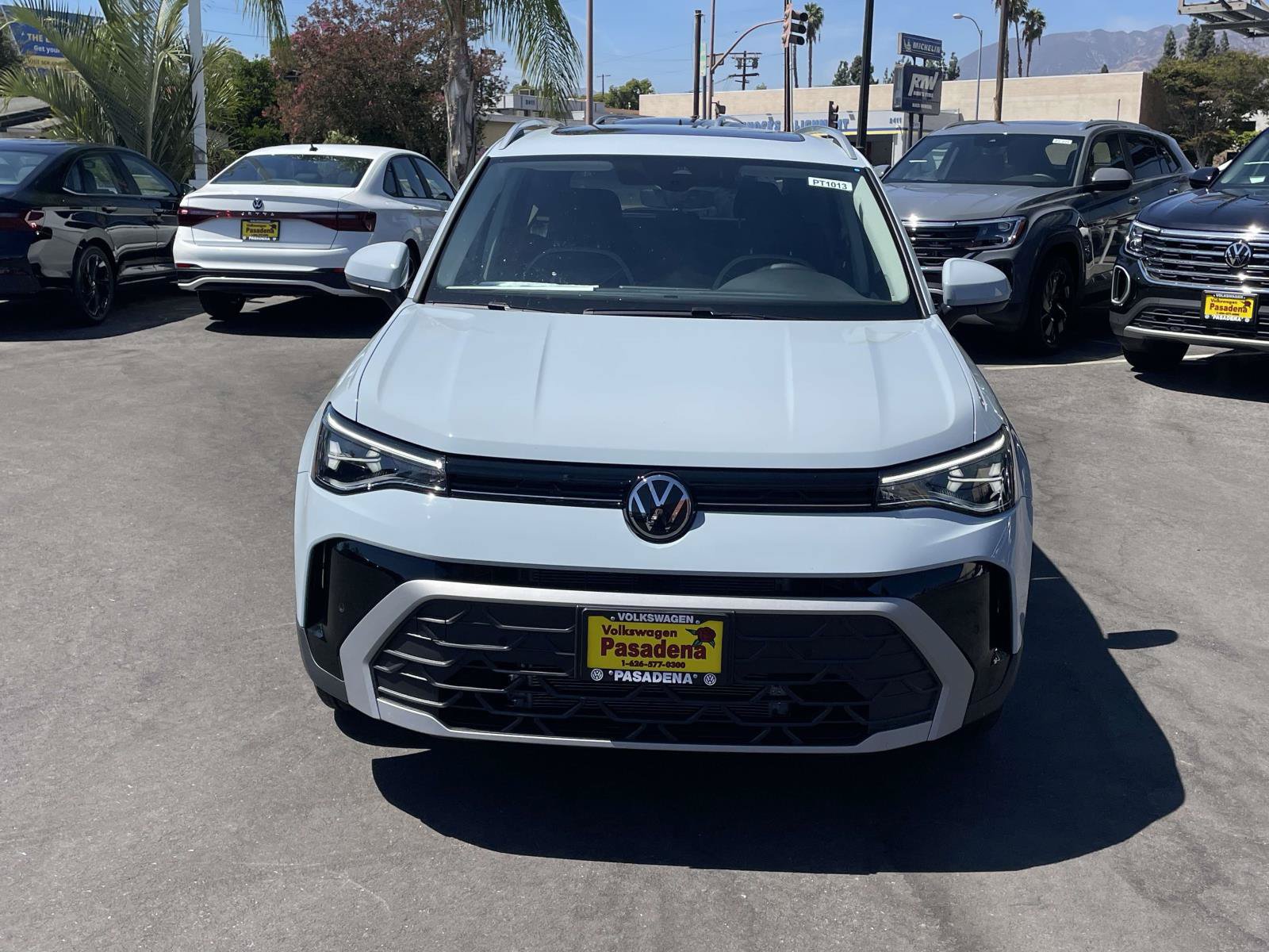 New 2026 Volkswagen Taos SE FWD image 2