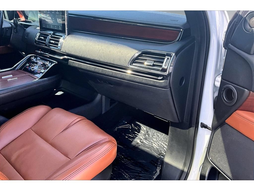 Used 2021 Lincoln Navigator Reserve AWD/4WD image 25