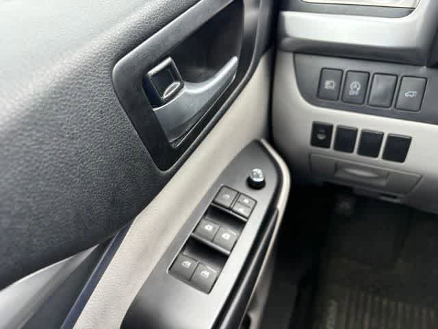 Used 2018 Toyota Highlander XLE AWD/4WD image 23