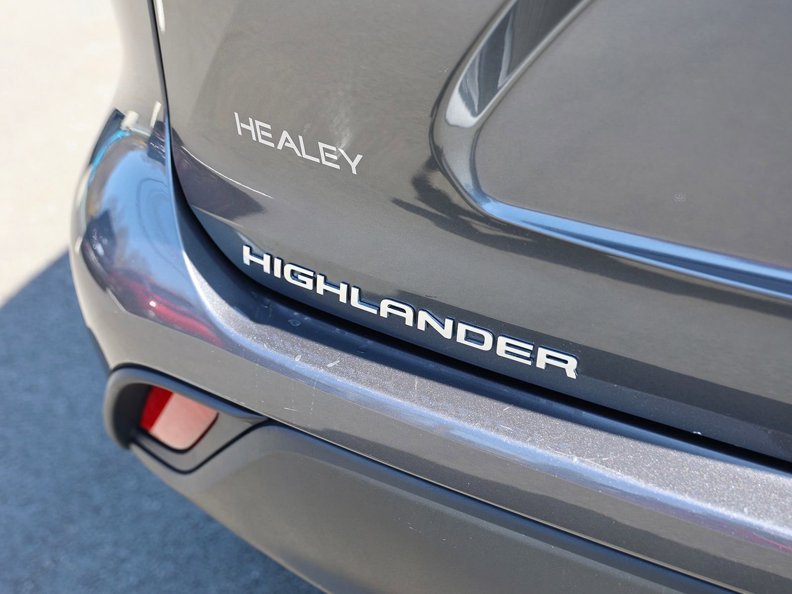 Used 2023 Toyota Highlander XLE image 9