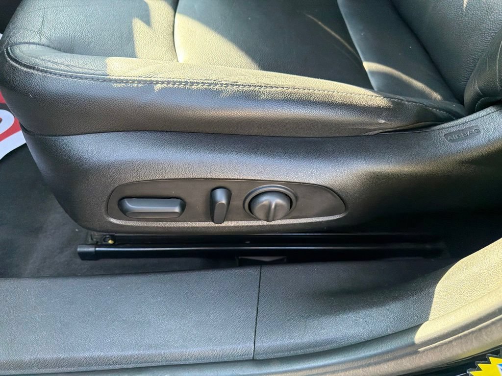 Used 2017 Chevrolet Malibu LT w/ Leather Package FWD image 17