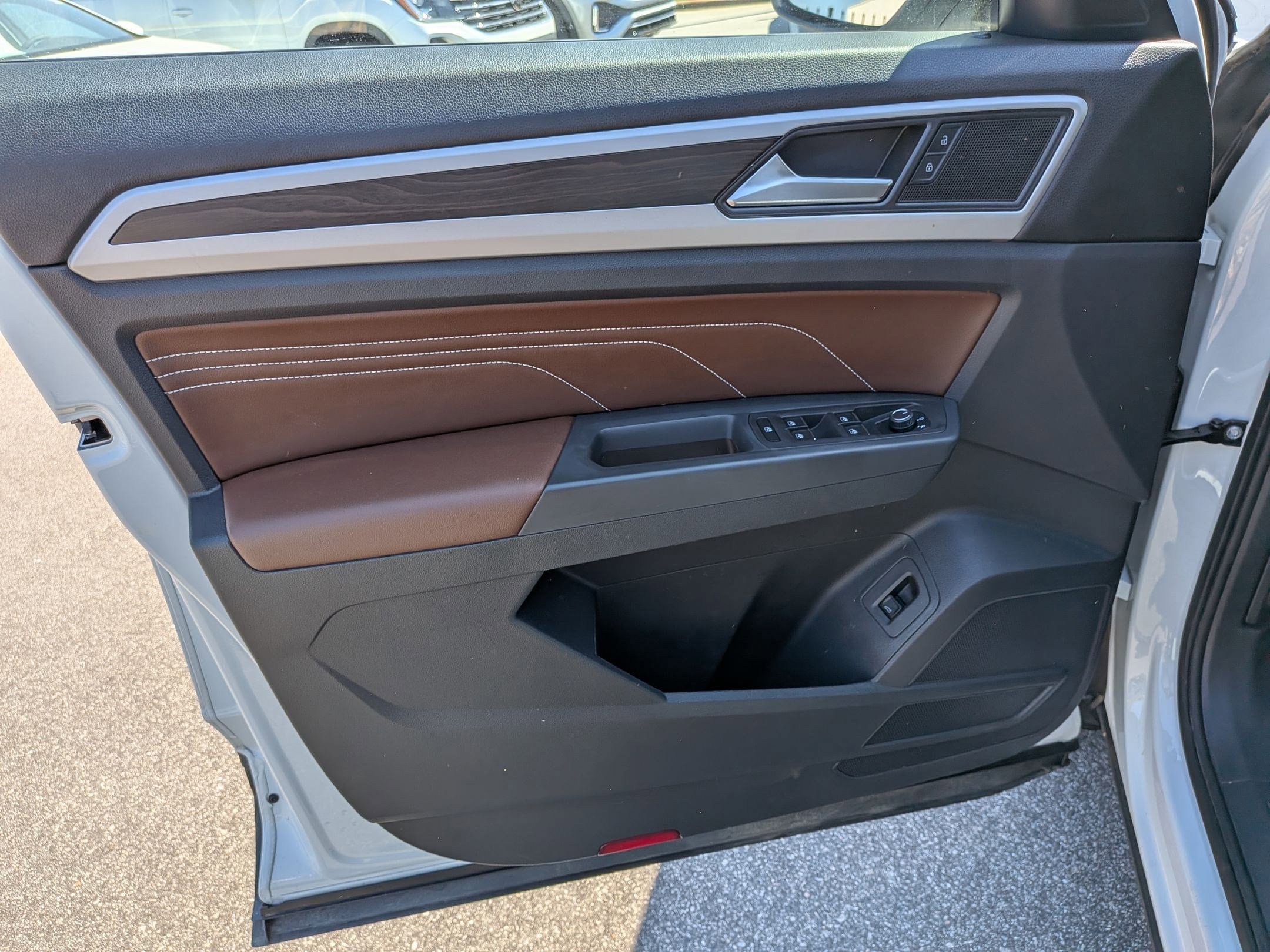Used 2023 Volkswagen Atlas SE w/ Panoramic Sunroof Package AWD/4WD image 11