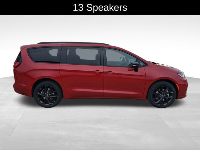 New 2026 Chrysler Pacifica Limited w/ S Appearance Package image 7