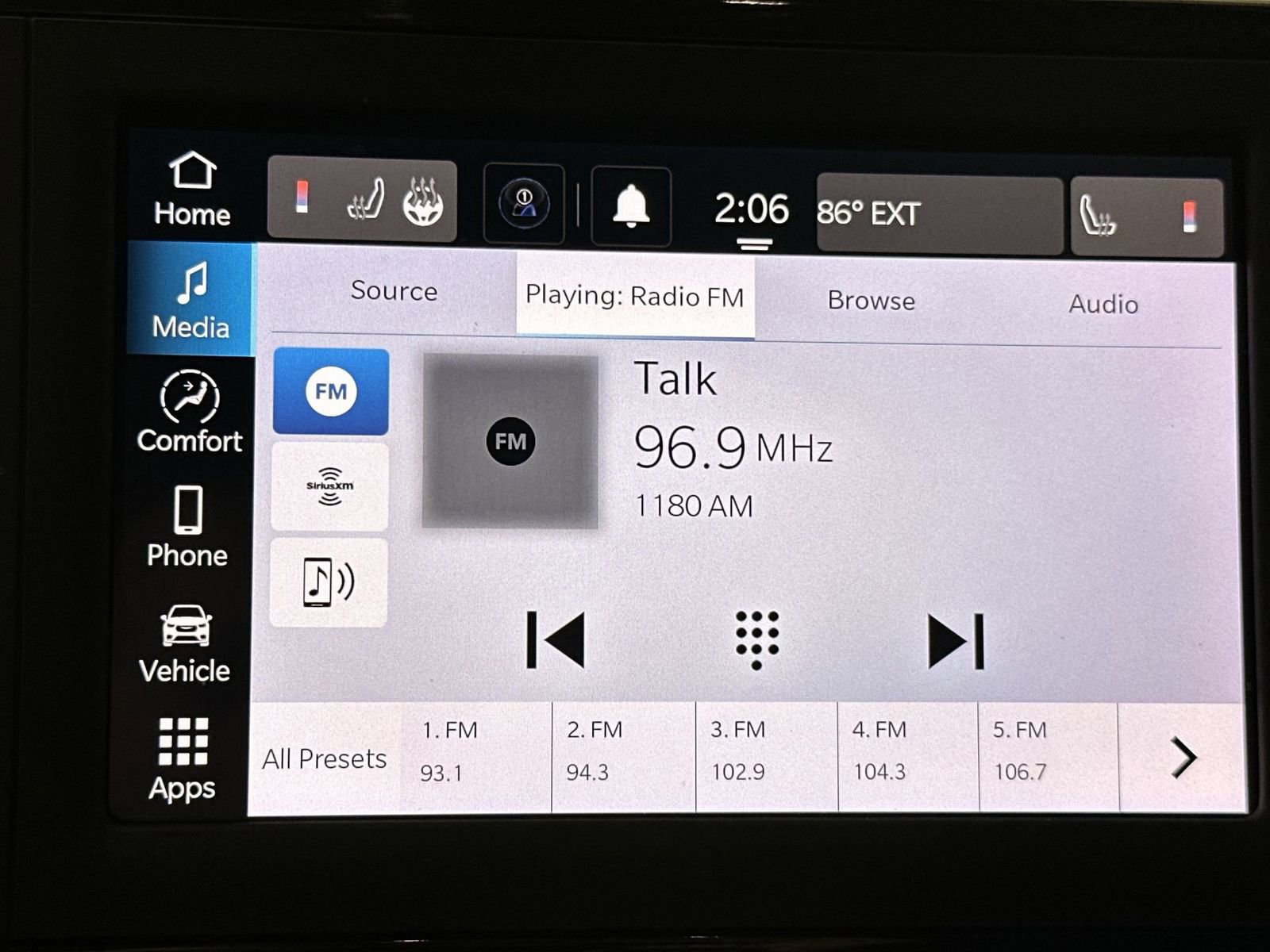 Used 2023 Chrysler Voyager LX FWD image 16