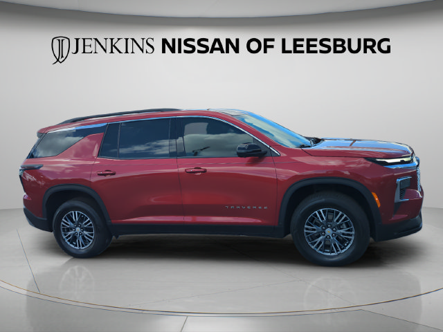 Used 2024 Chevrolet Traverse LT w/ Enhanced Driving Package FWD image 2