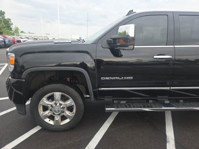 Used 2017 GMC Sierra 2500 Denali w/ Duramax Plus Package AWD/4WD image 14