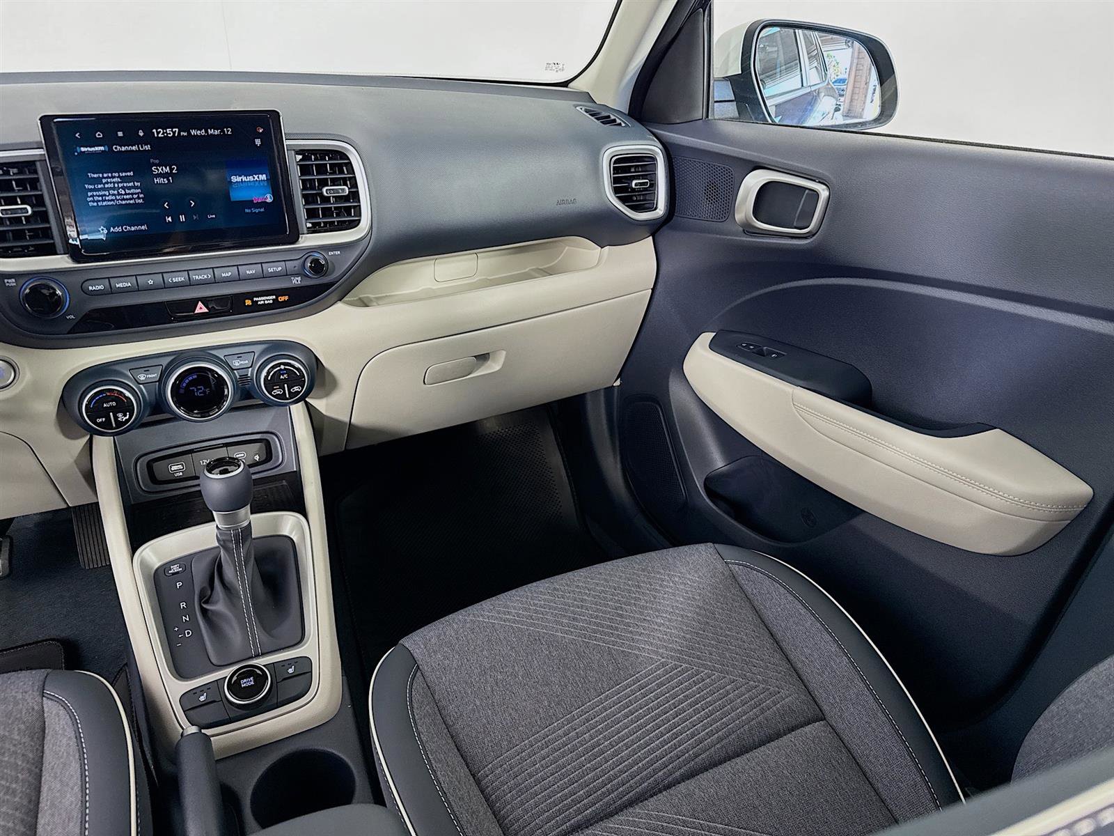 New 2025 Hyundai Venue Limited image 24