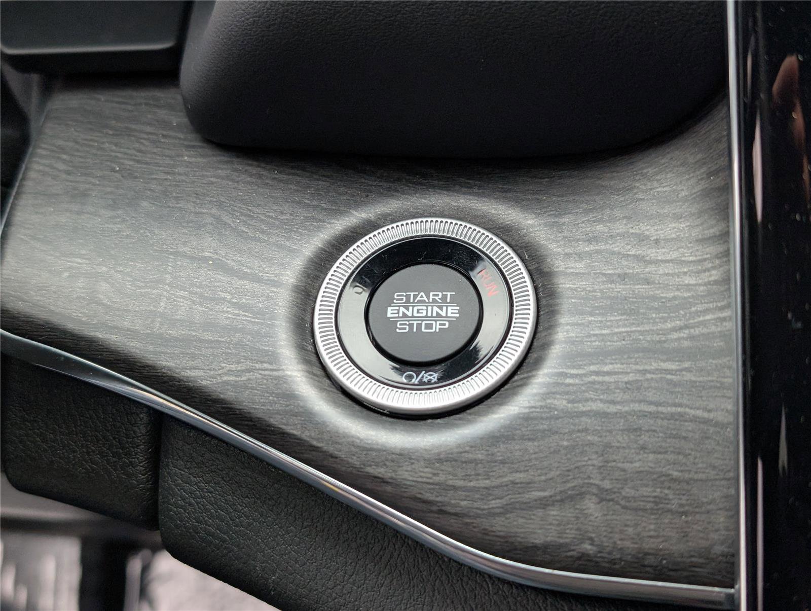 Used 2023 Jeep Grand Cherokee Overland w/ Advanced Protech Group III image 25