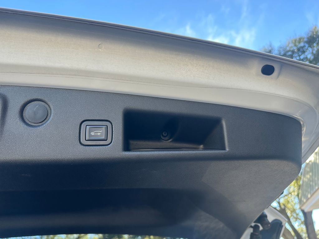 Used 2018 Chevrolet Equinox Premier image 50