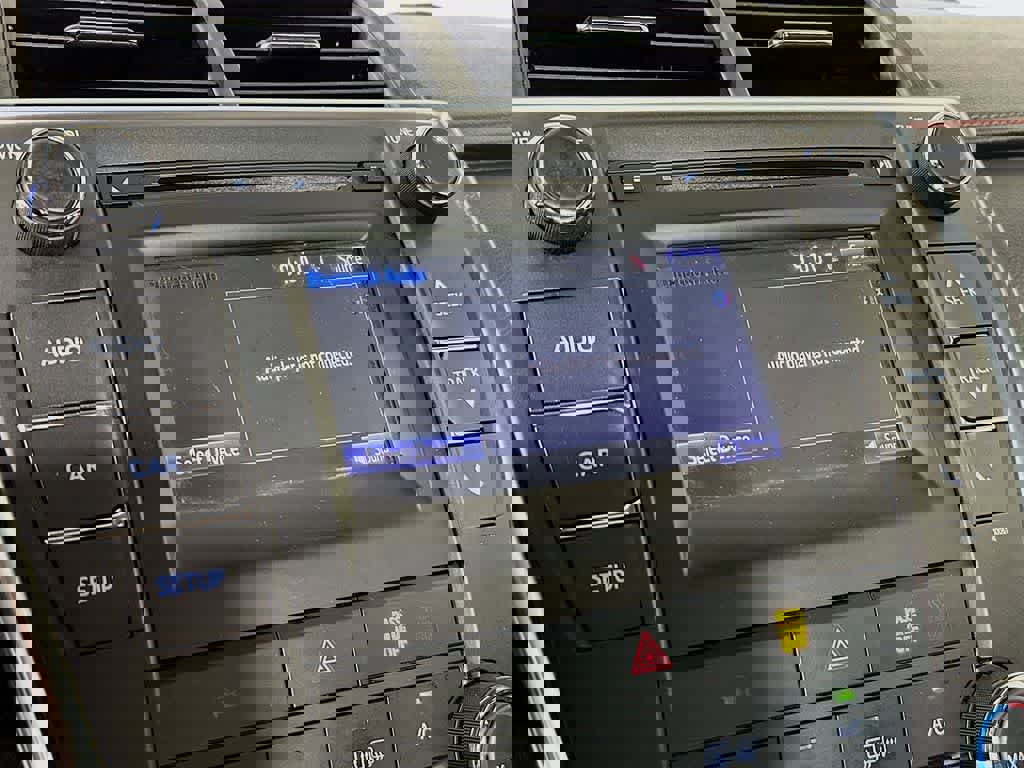 Used 2017 Toyota Camry SE image 16