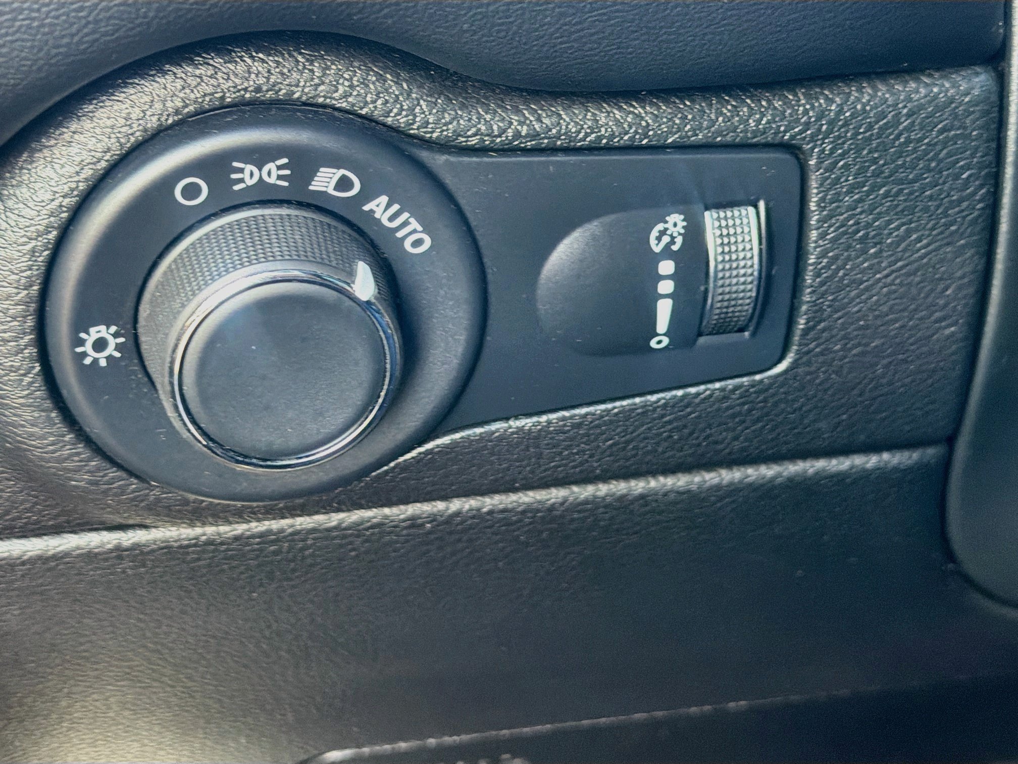 Used 2025 Dodge Durango GT AWD/4WD image 17