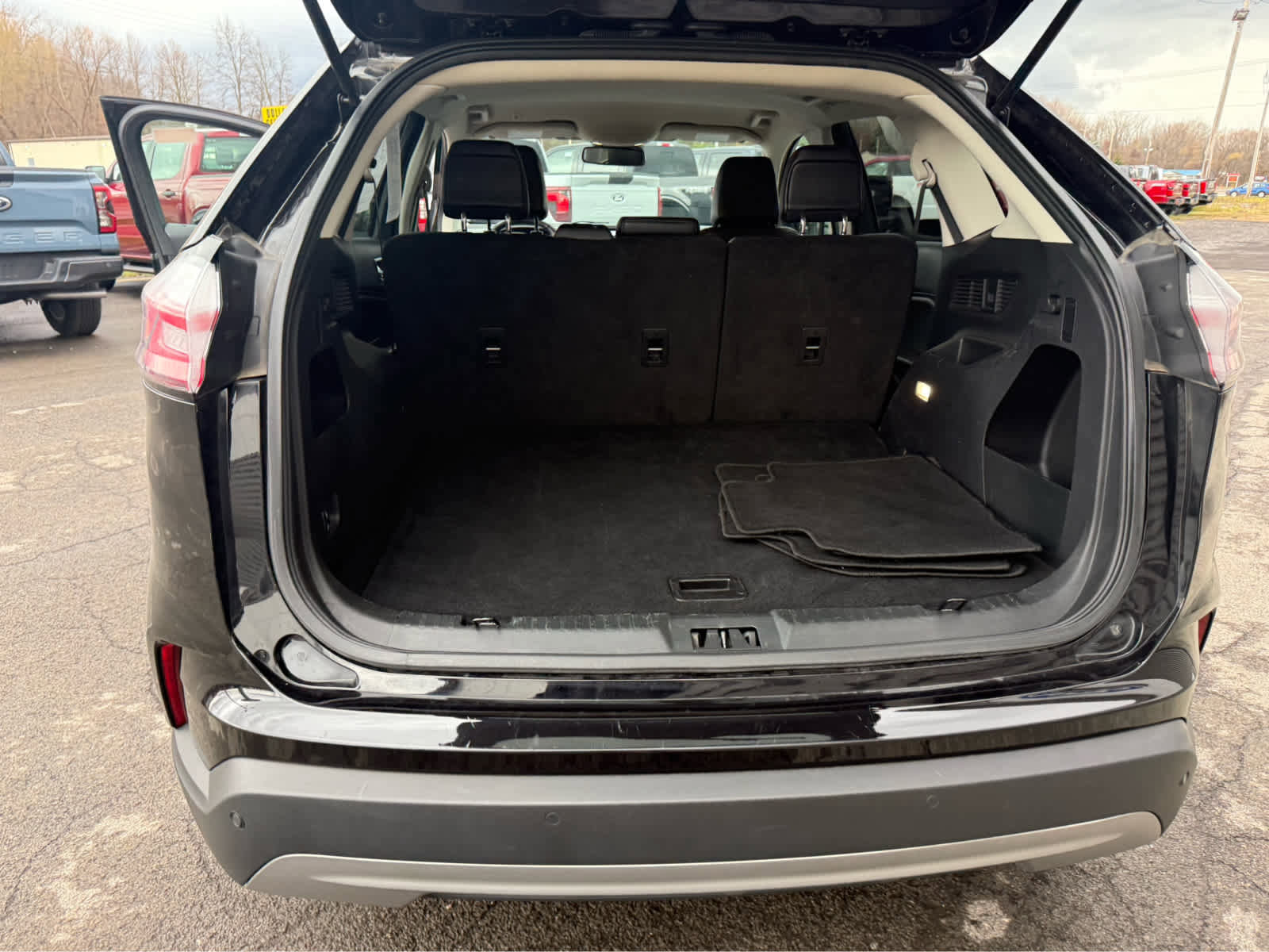 Used 2024 Ford Edge SEL image 18