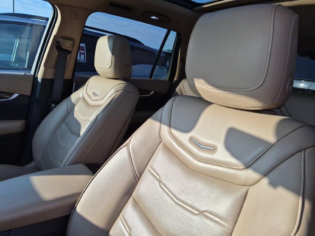 Used 2020 Cadillac XT6 Premium Luxury w/ Platinum Package FWD image 12