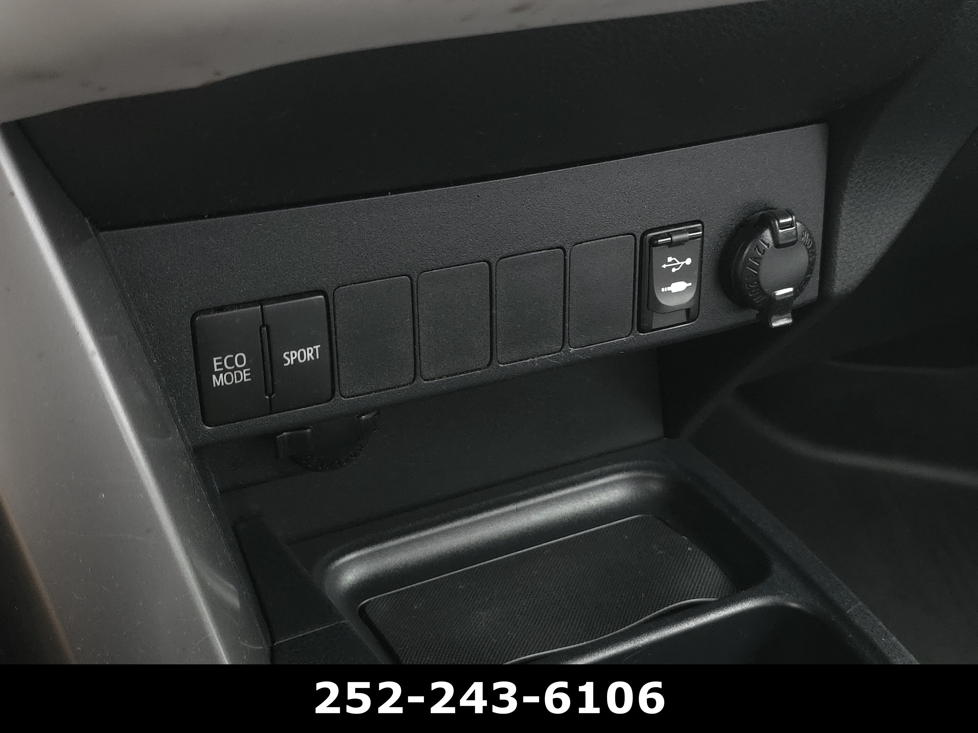 Used 2016 Toyota RAV4 XLE FWD image 16