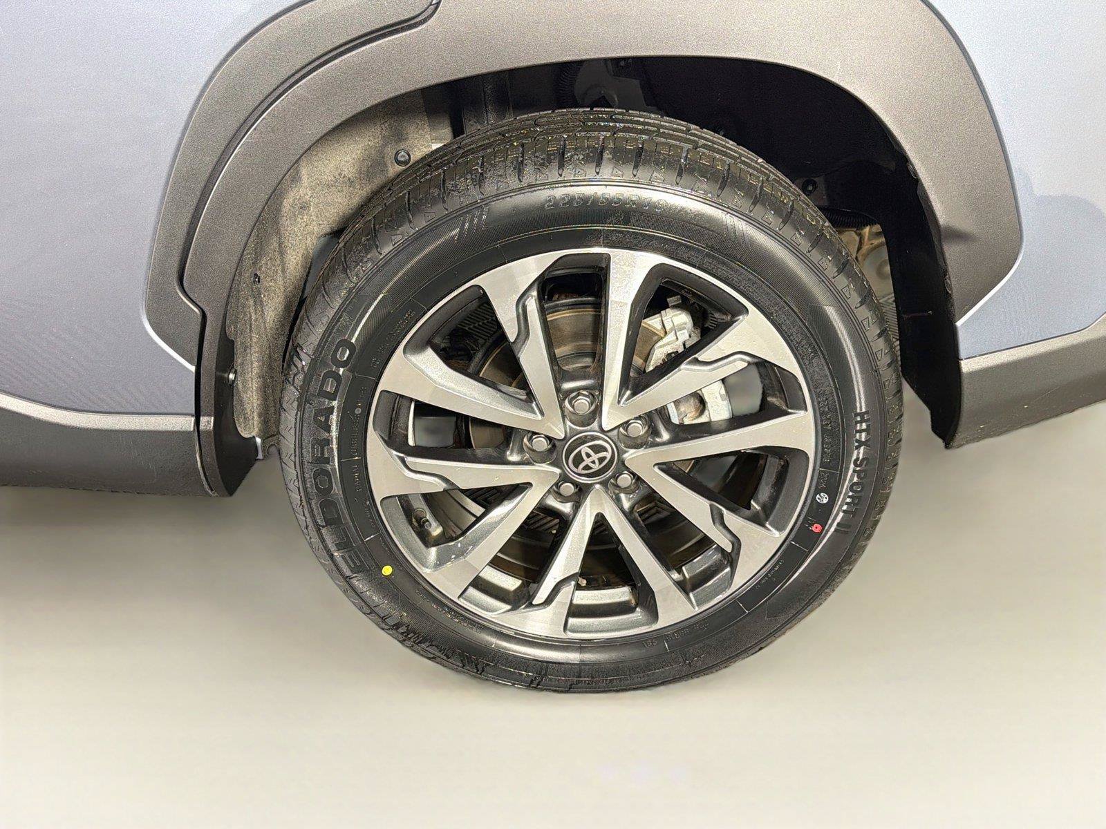 Used 2025 Toyota Corolla Cross XLE AWD/4WD image 34