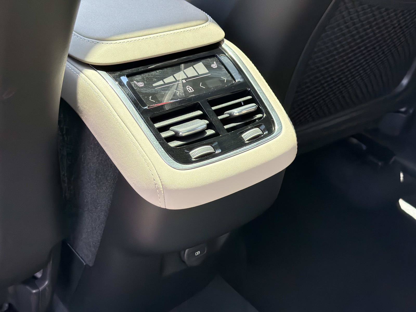 Used 2026 Volvo XC90 B6 Core AWD/4WD image 22