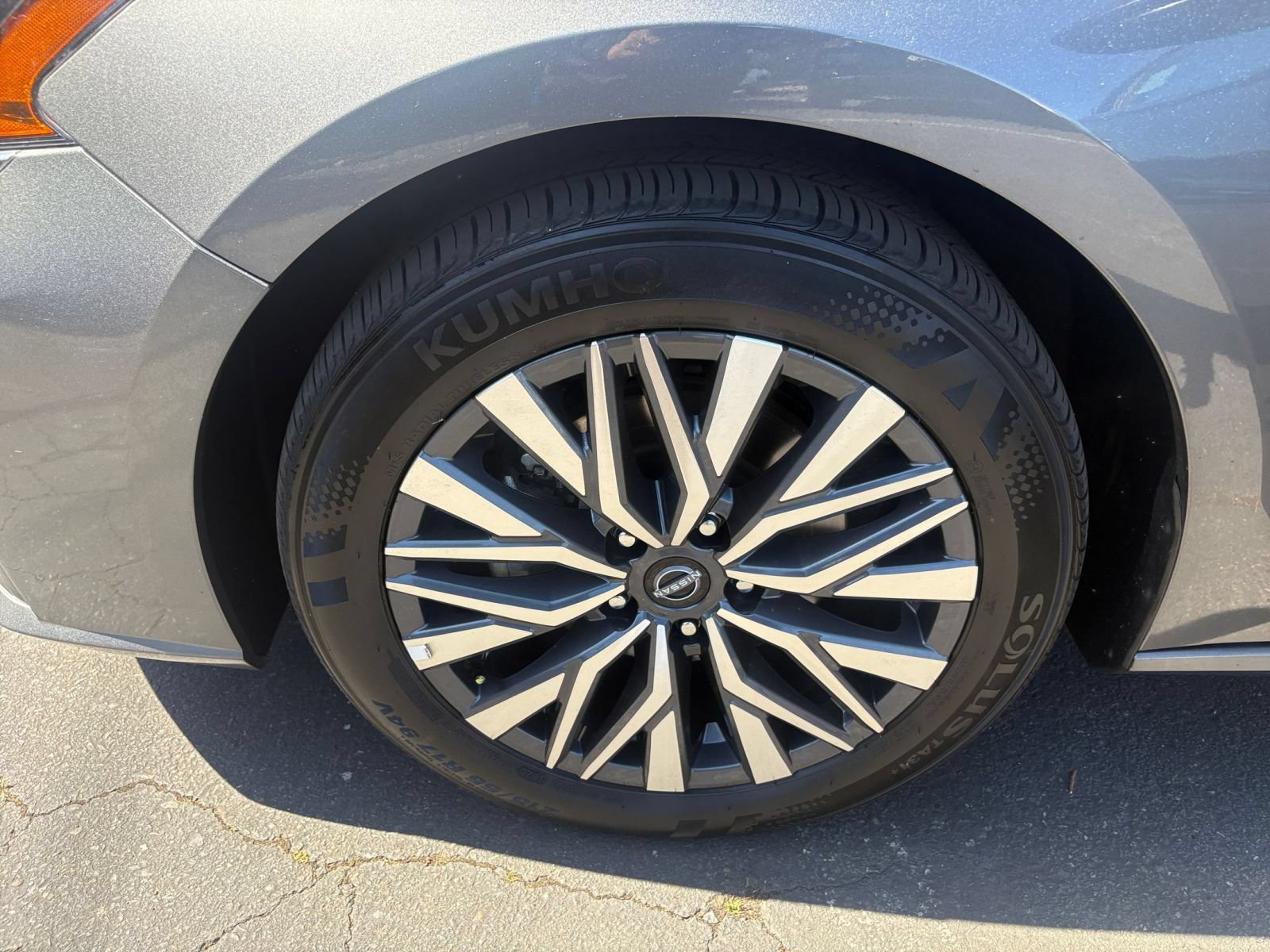 Used 2025 Nissan Altima 2.5 SV FWD image 31