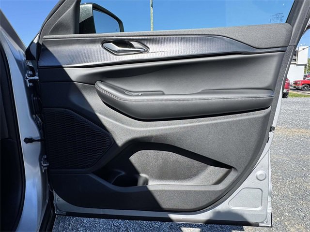 New 2025 Jeep Grand Cherokee Laredo w/ Luxury Tech Group I image 12