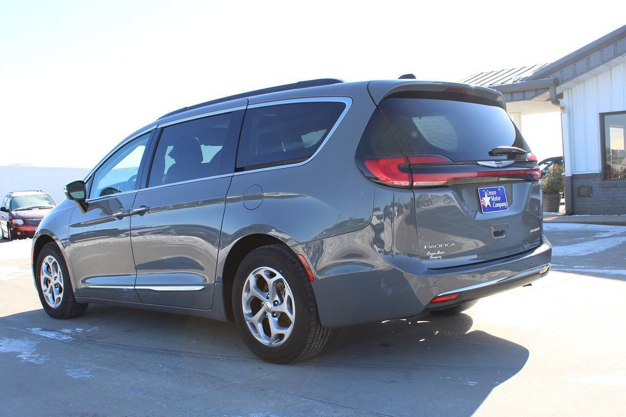 Used 2023 Chrysler Pacifica Limited FWD image 9