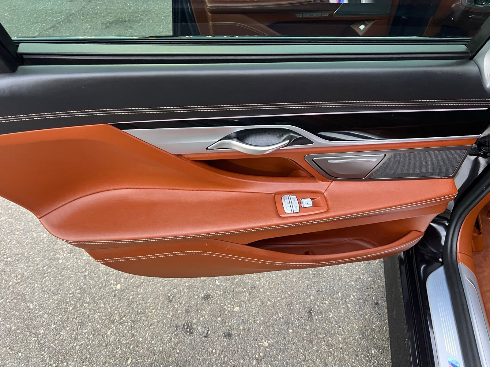 Used 2018 BMW 750i image 26