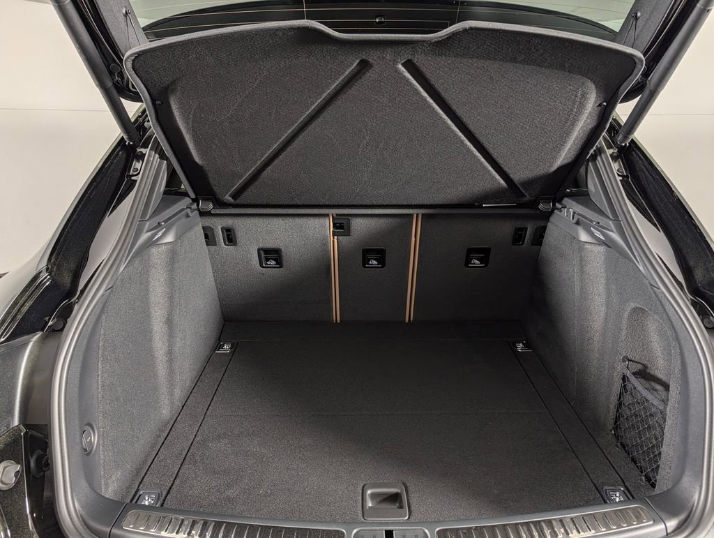 New 2026 Porsche Macan image 17