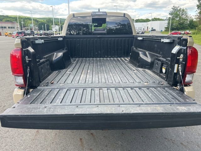 Used 2018 Toyota Tacoma TRD Sport AWD/4WD image 14