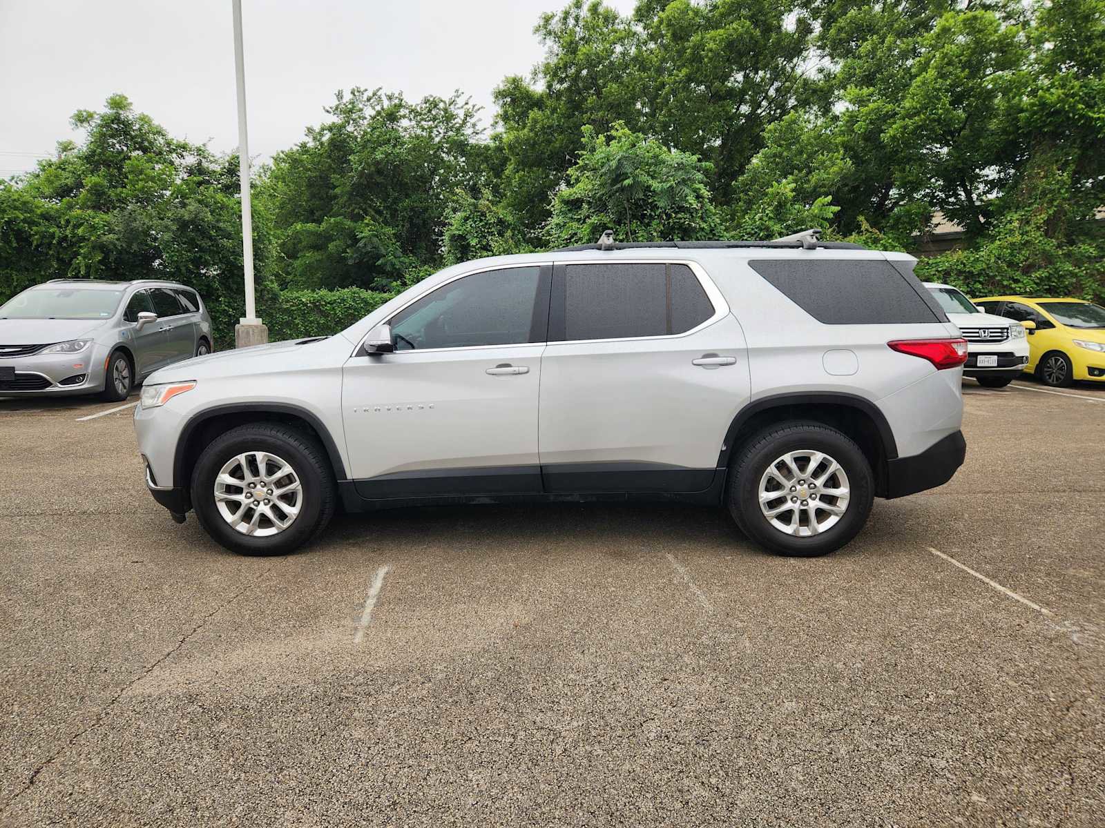 Used 2019 Chevrolet Traverse LT FWD image 4
