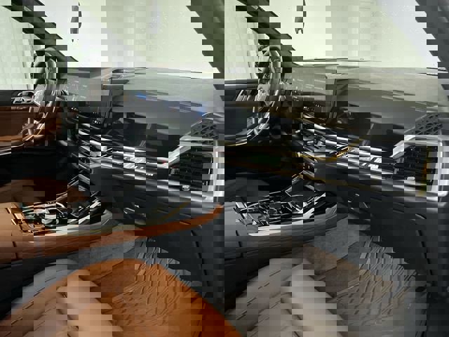 Used 2024 BMW X7 M60i image 30