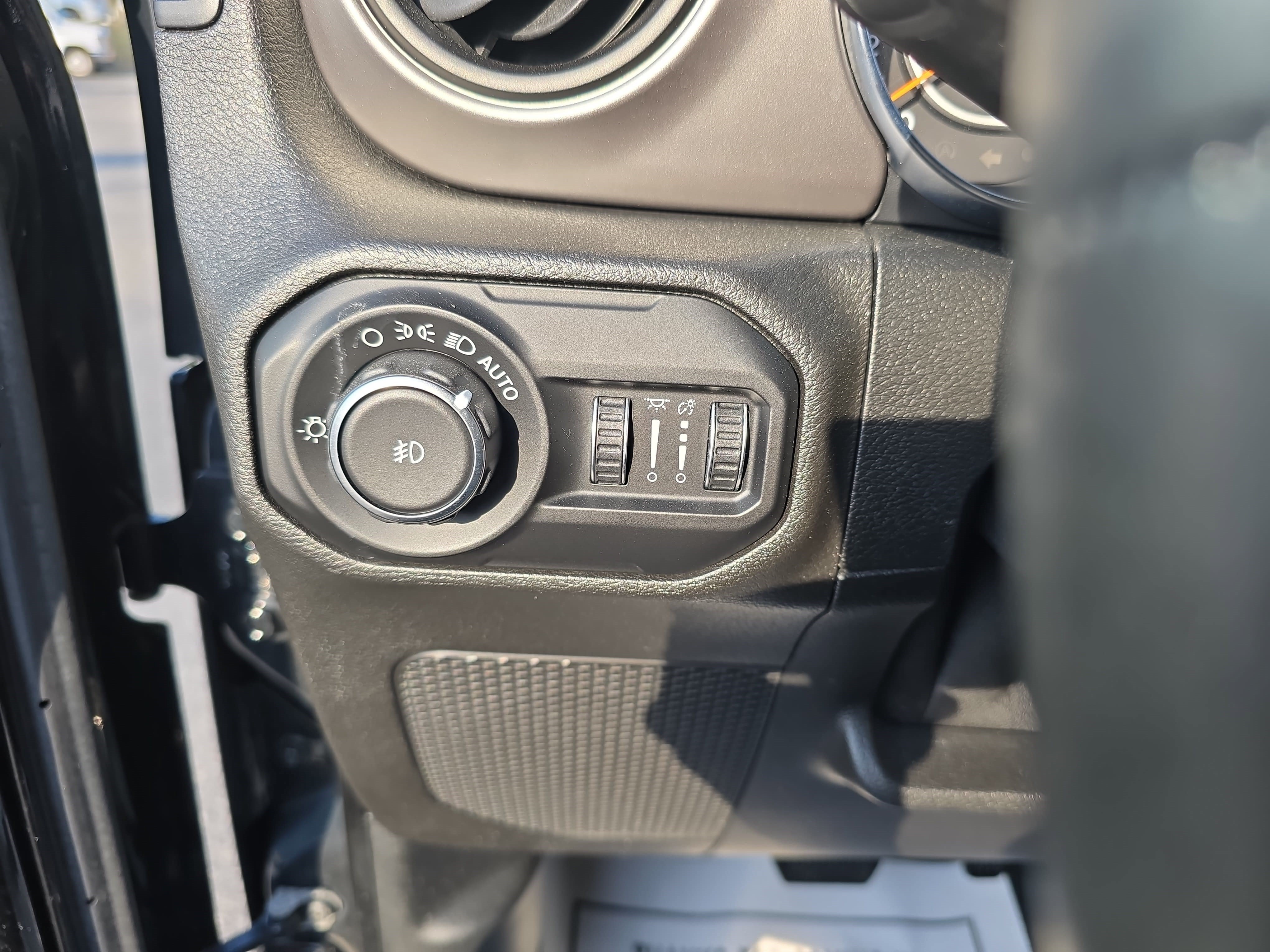 Used 2020 Jeep Wrangler Sport AWD/4WD image 24
