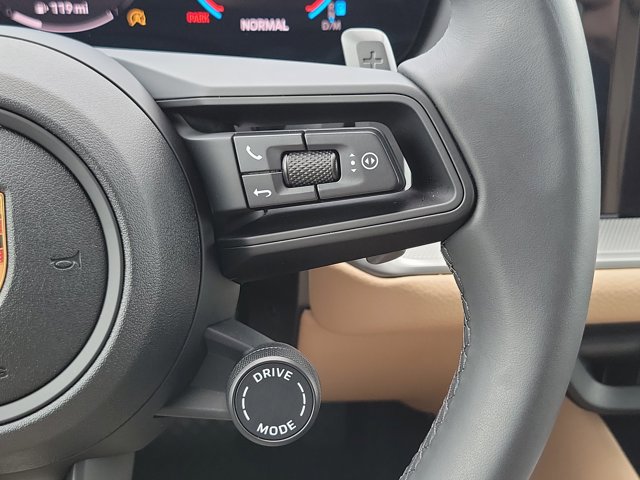 Certified 2025 Porsche Cayenne image 27