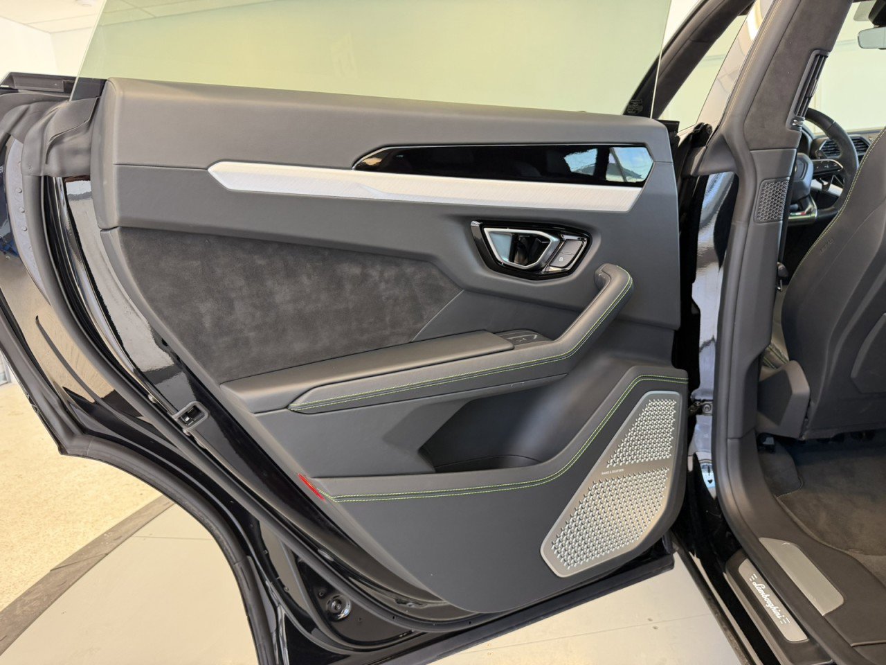 Used 2022 Lamborghini Urus image 53