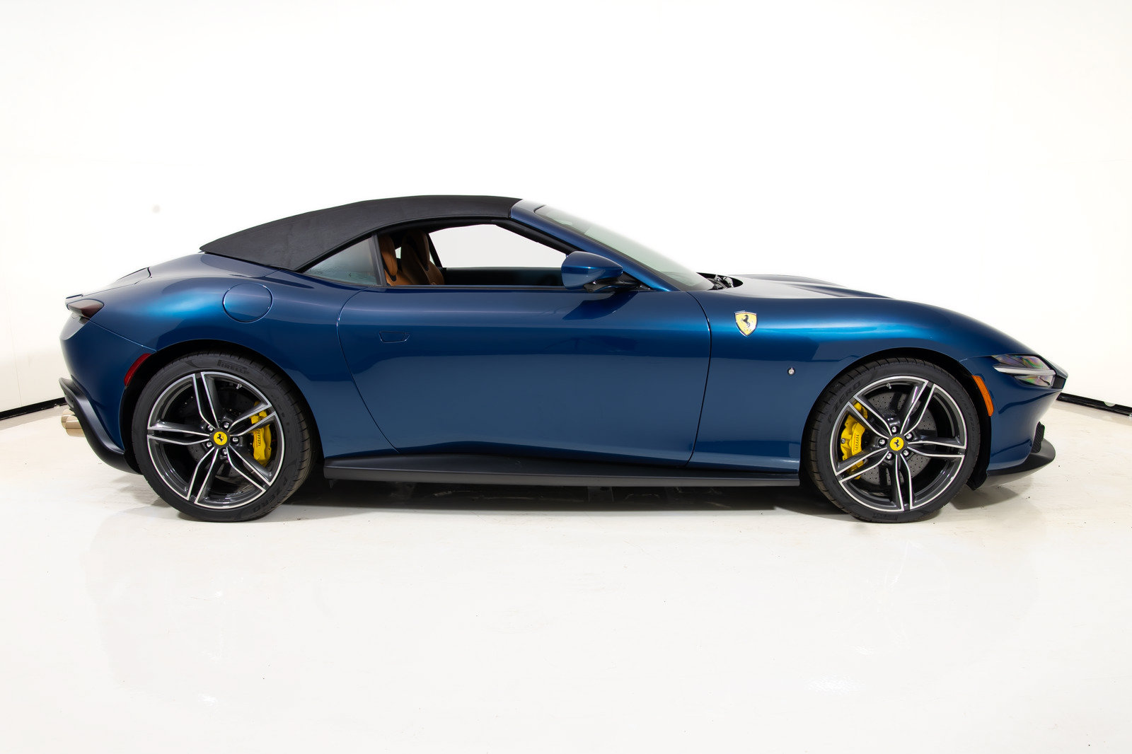Certified 2025 Ferrari Roma Spider RWD image 26