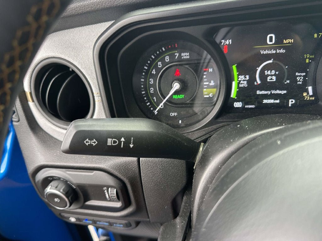Used 2024 Jeep Wrangler Unlimited w/ Convenience Group AWD/4WD image 28