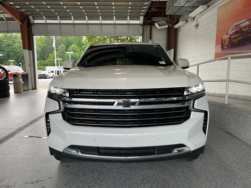 Used 2024 Chevrolet Suburban LT w/ Luxury Package RWD image 2