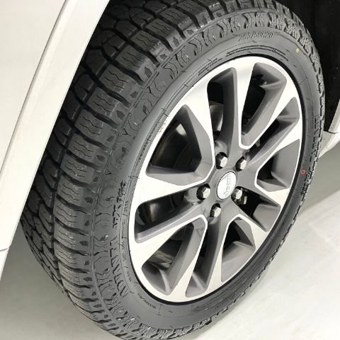 Used 2017 Jeep Grand Cherokee Overland w/ Jeep Active Safety Group image 10