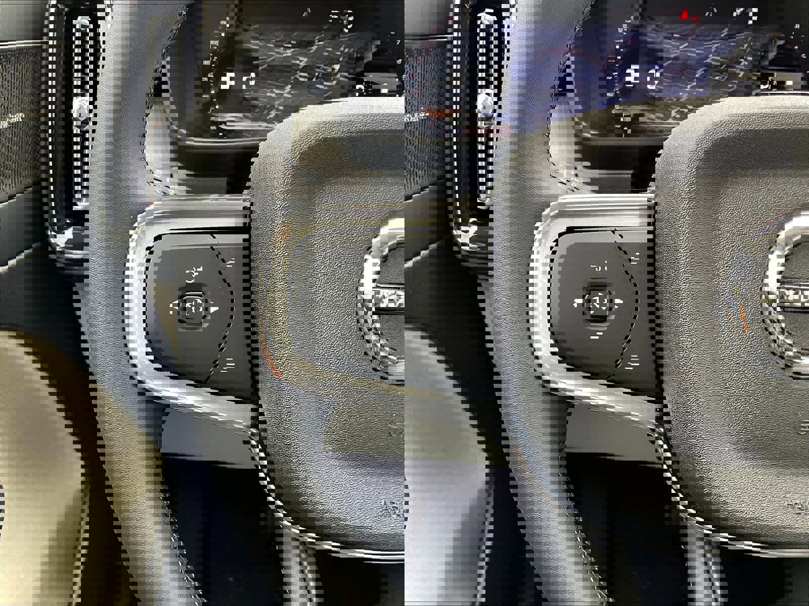 New 2026 Volvo XC40 B4 Plus w/ Climate Package image 17