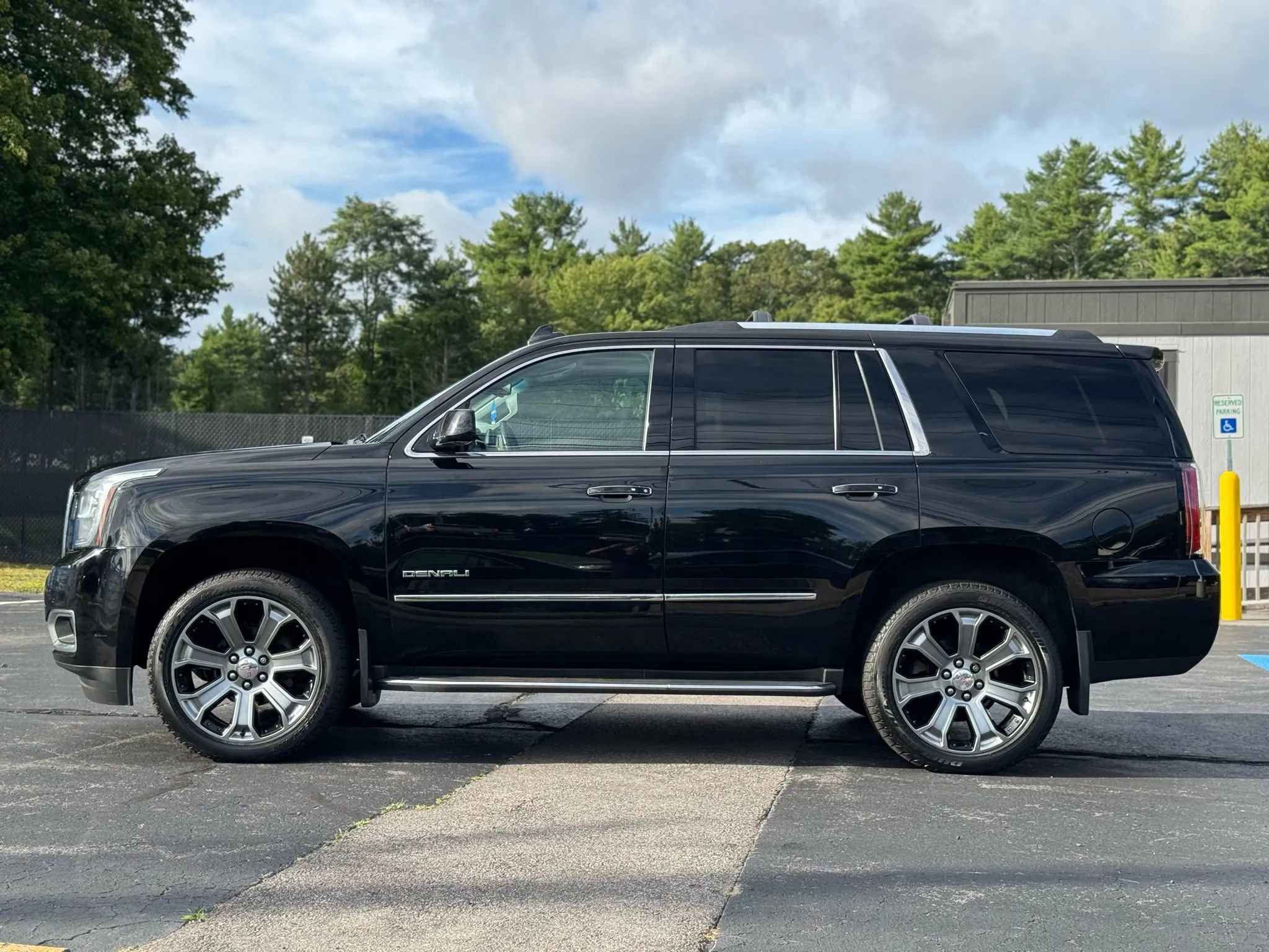 Used 2015 GMC Yukon Denali image 4