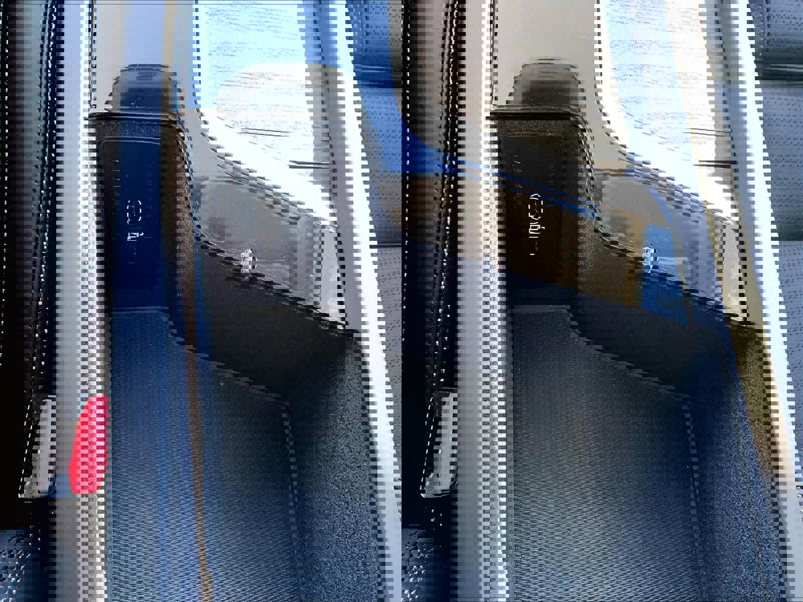 Used 2024 Volvo XC90 T8 Ultimate w/ Protection Package Premier image 37