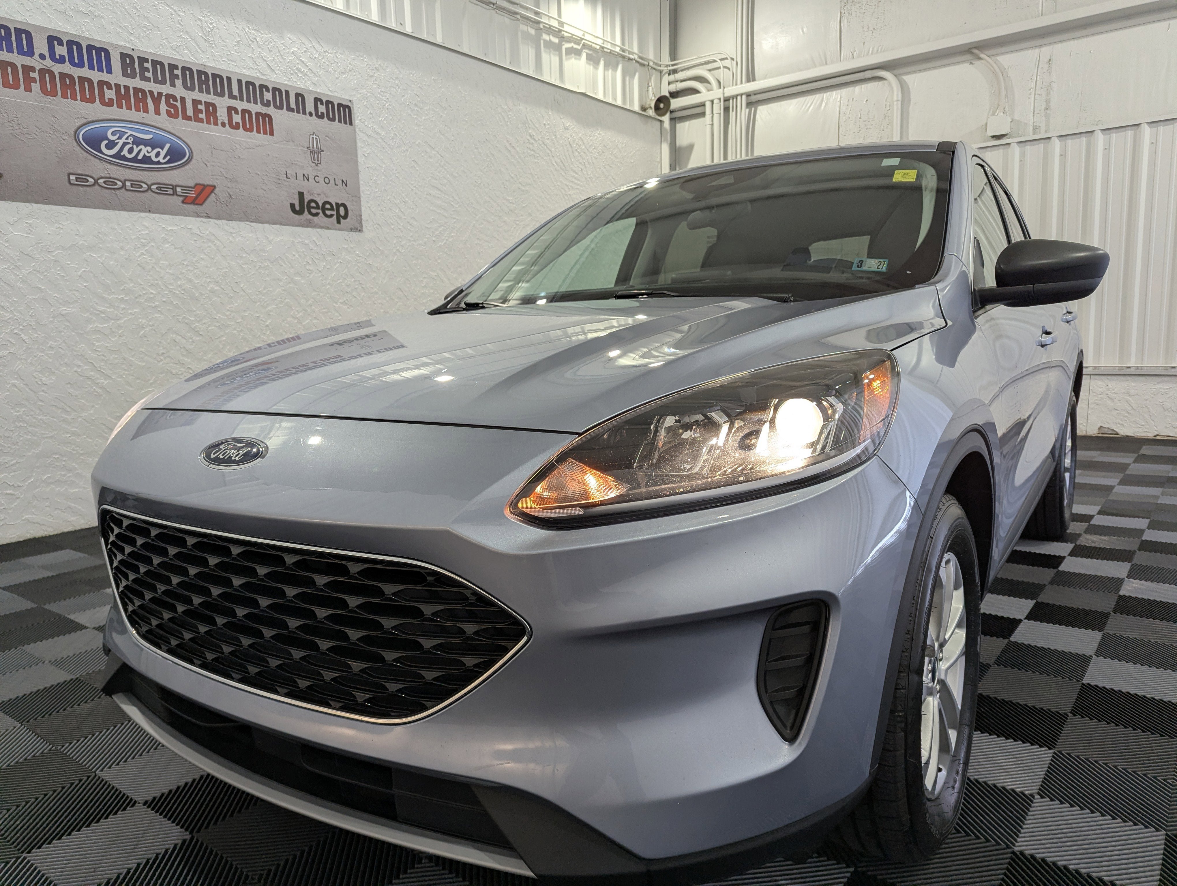 Used 2022 Ford Escape SE w/ Cold Weather Package AWD/4WD image 3